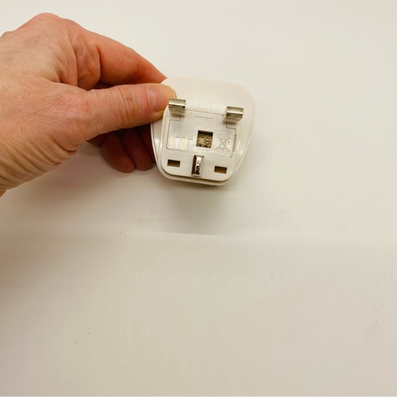 NWOT Travel Adapter US to UK/British Plug (2 in bundle) - Picture 3 of 7